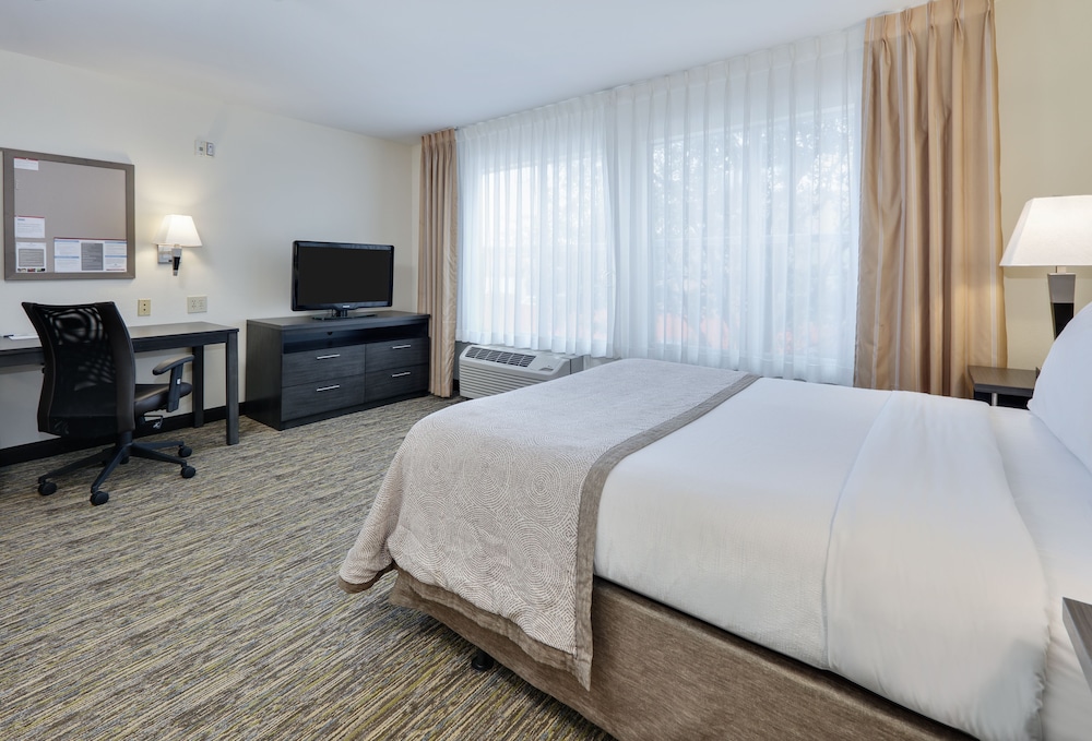 Candlewood Suites Market Center by IHG - photo 11