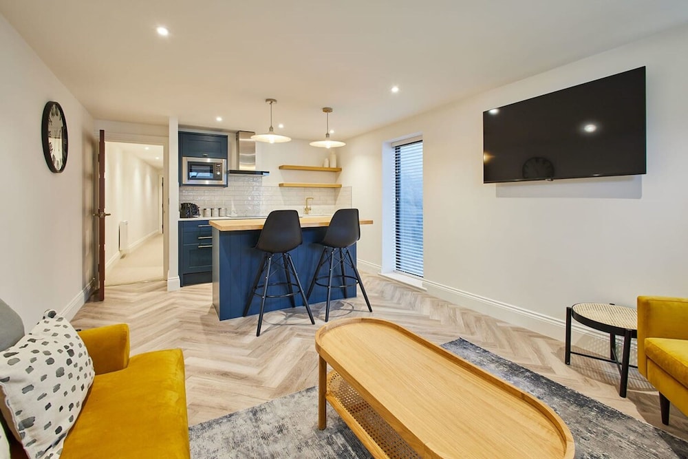 Host Stay Driftwood Apartment