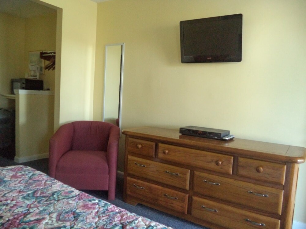 The Weathervane Motel - photo 13