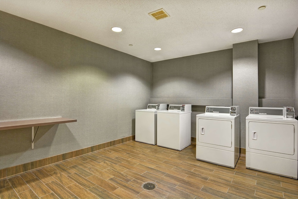 Hampton Inn & Suites Newark Harrison Riverwalk - photo 23