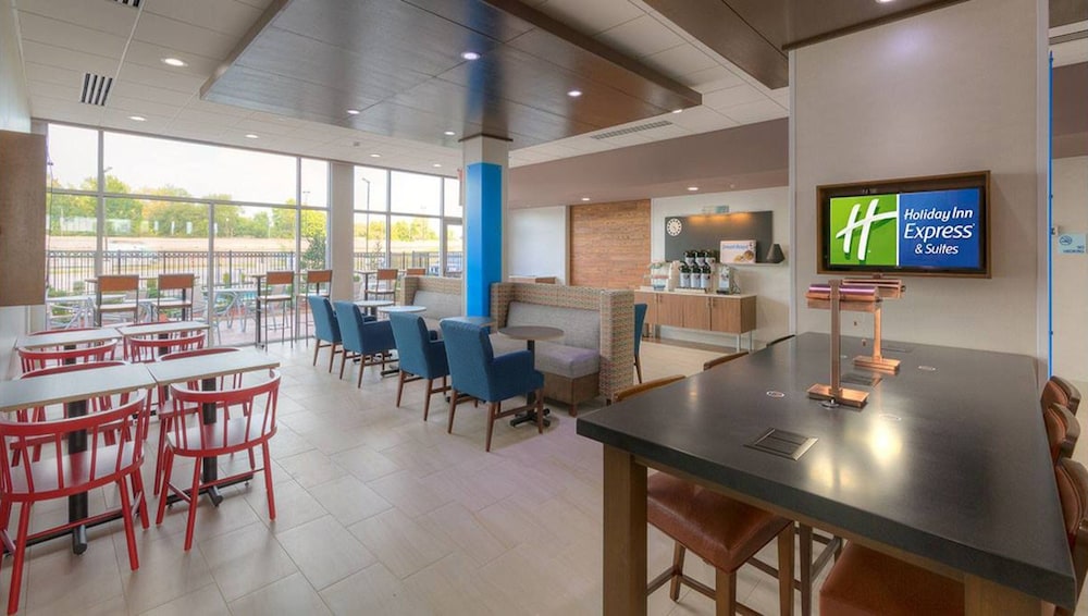 Holiday Inn Express Hotel & Suites Mount Pleasant by IHG - photo 57