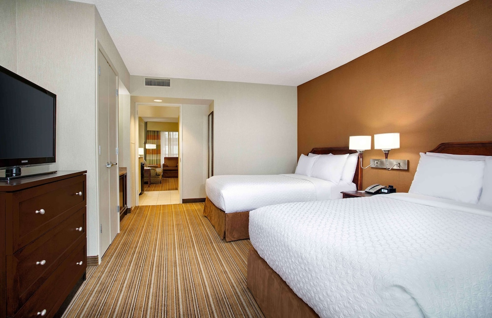 Embassy Suites by Hilton Parsippany - photo 14