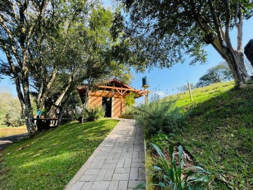 Casinha charmosa e muito verde em Bom Princípio in Toledo, Brasil