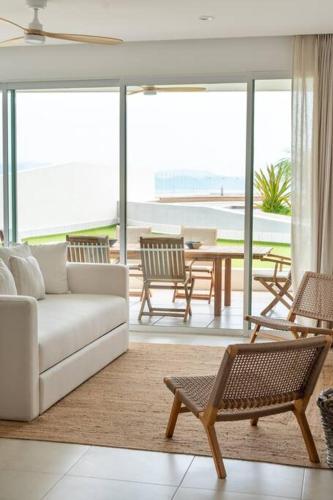 Luxury Beach Front 3Br Condo — 4-Star Luxury Hotel in Cruz De Huanacaxtle, Mexico