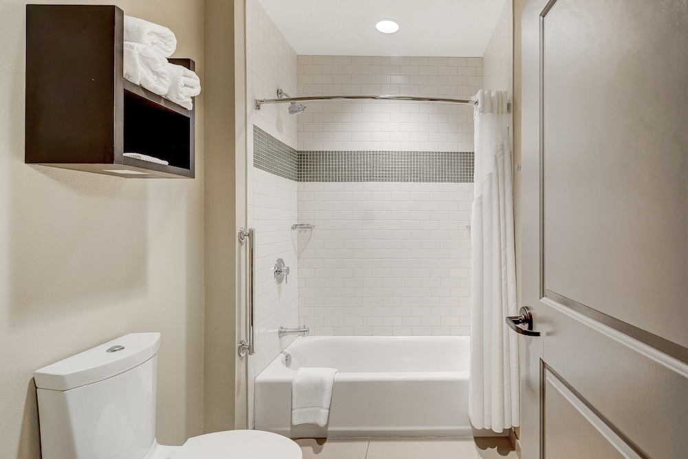Staybridge Suites Baltimore Inner Harbor by IHG - photo 73