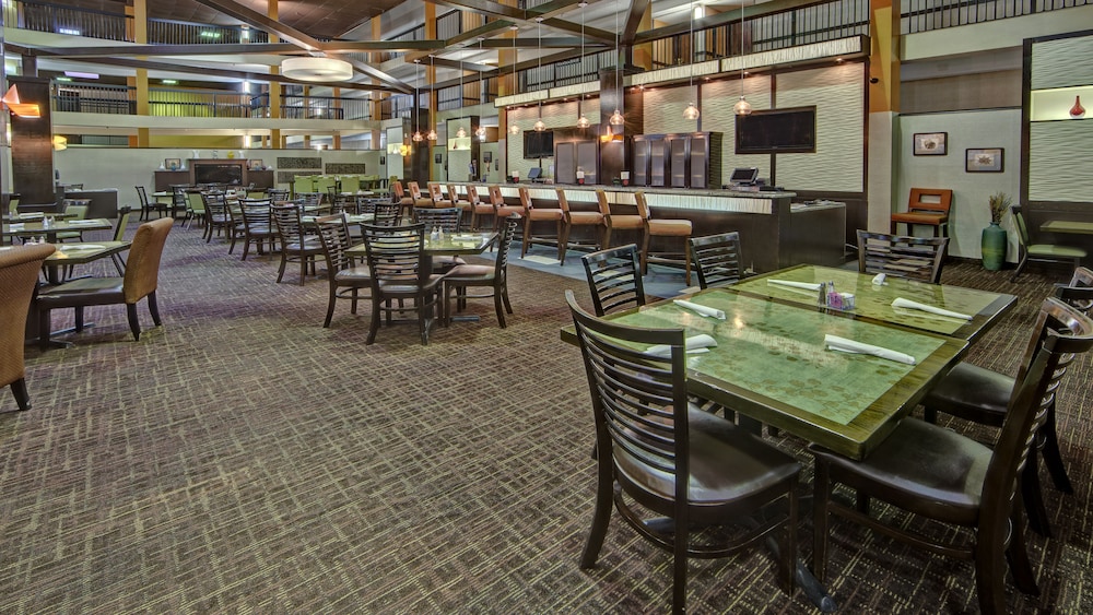 Clarion Hotel & Suites Conference Center Memphis Airport - photo 6