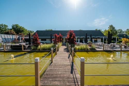 Breskens Chalet TIMEOUT Breskens mit Zaun Hausnr B26 — 4-Star Luxury Hotel in Breskens, Netherlands