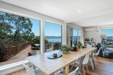 House on the Hill with a View Sleeps 12 — 4-Star Luxury Hotel in Hobart, Australia