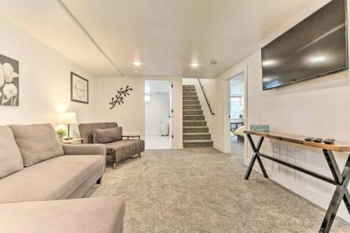 Sleek Great Falls Retreat - photo 9