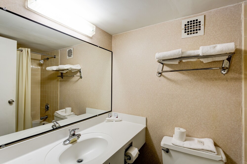 University Hotel & Suites - photo 27