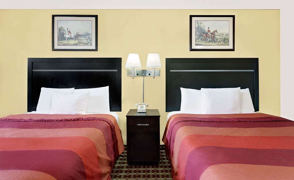 Days Inn by Wyndham Savannah - photo 19