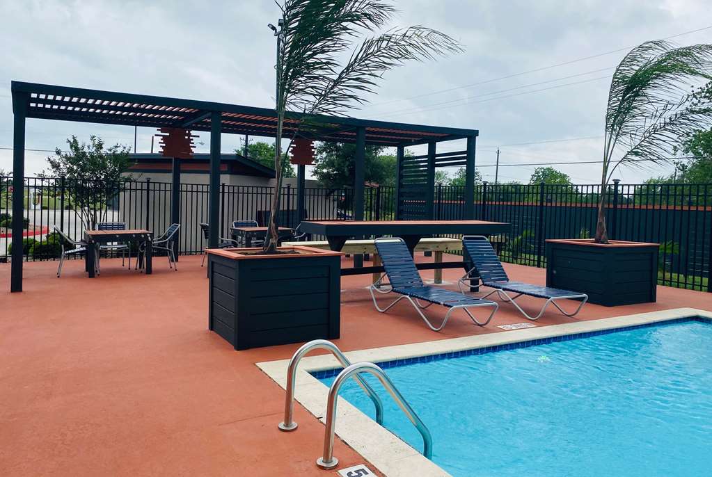 La Quinta Inn & Suites by Wyndham Victoria South - photo 7
