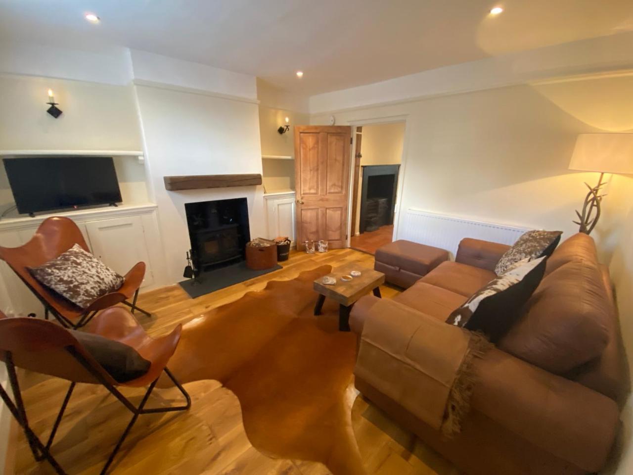 A Charming And Stylish Country Cottage 20701559 — Hungerford