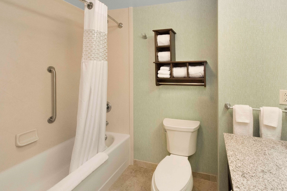 Hampton Inn Pittsburgh Bridgeville - photo 45