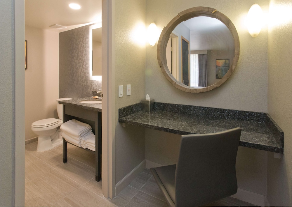 DoubleTree by Hilton Chico - photo 18