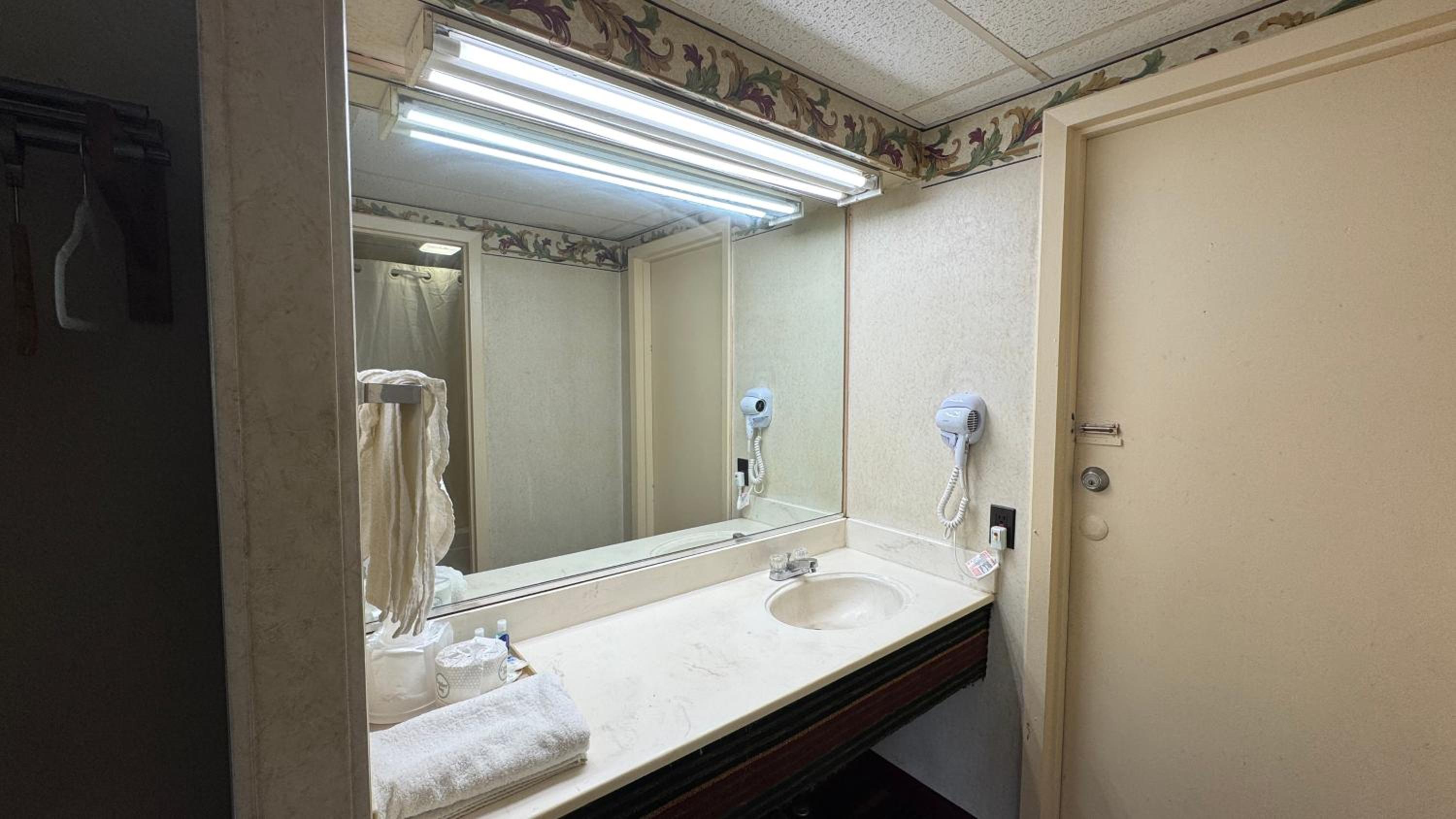 Rodeway Inn Dunmore - photo 18