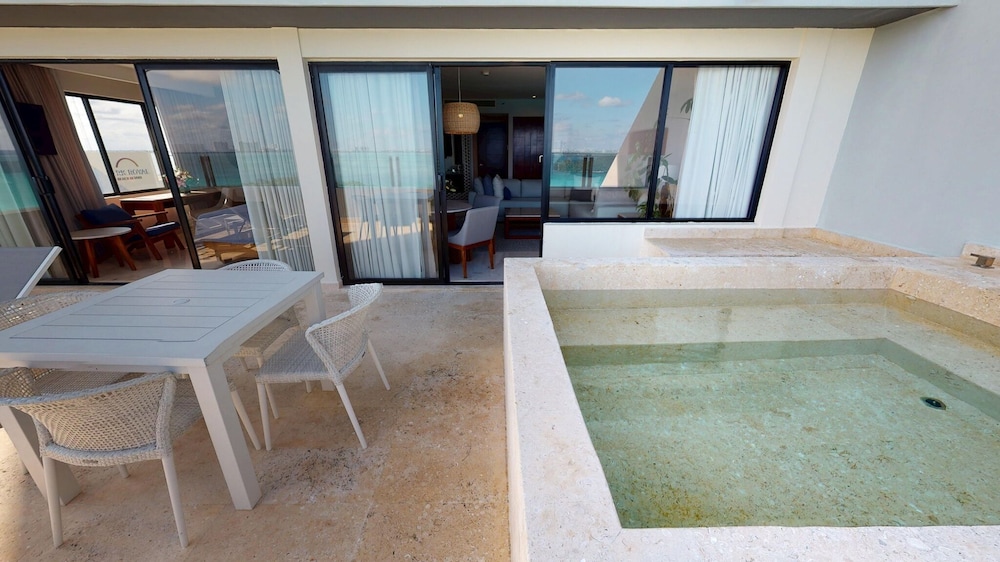 Park Royal Beach Cancun All Inclusive