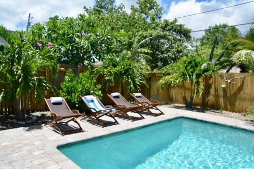 Tropical Retreat Near Beaches Cruise Terminals — 4-Star Luxury Hotel in Merritt Island, United States