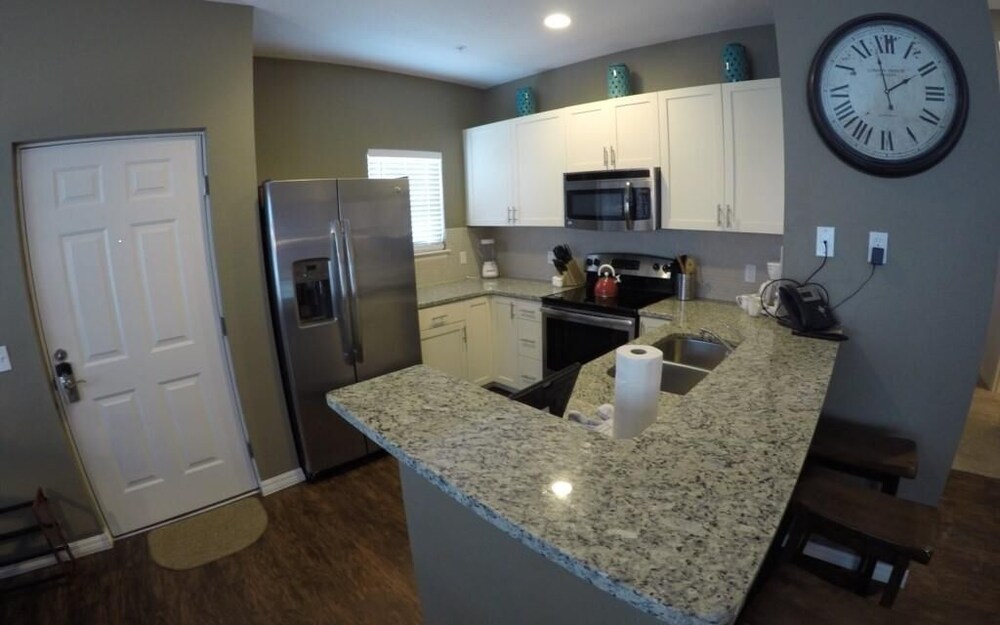 Lucaya 4 Bedrooms 4 Baths Townhome Spacious Living Room - photo 9