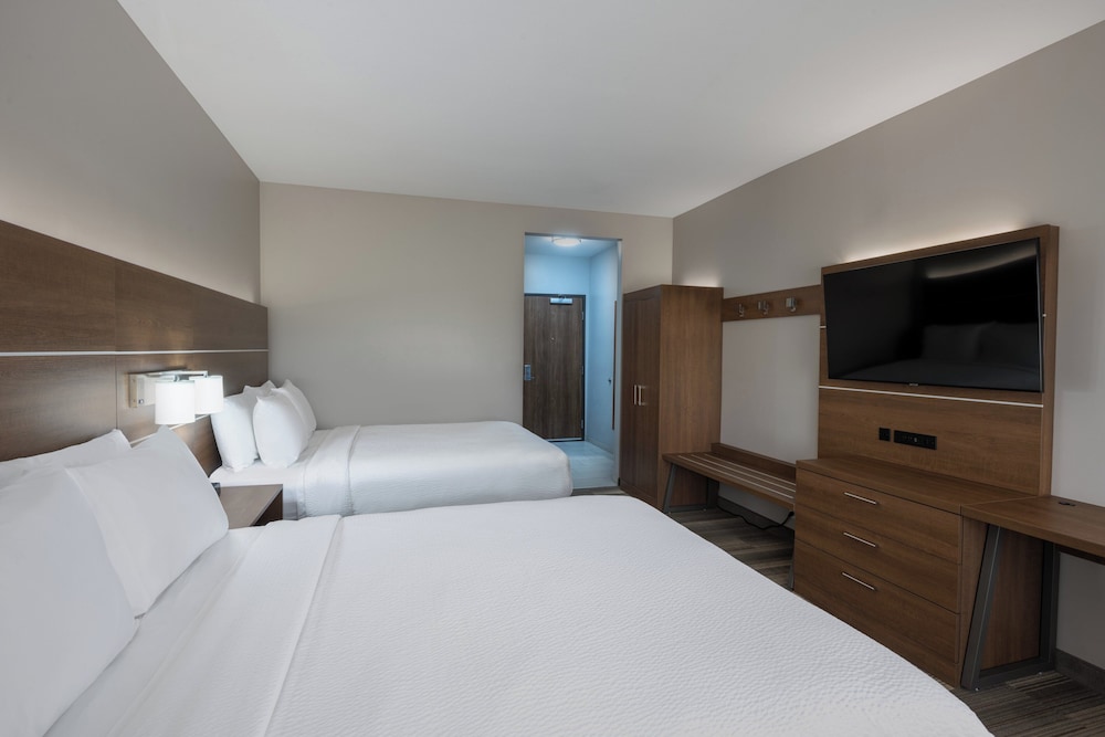 Holiday Inn Express & Suites Gilbert Mesa Gateway Airport by IHG - photo 23