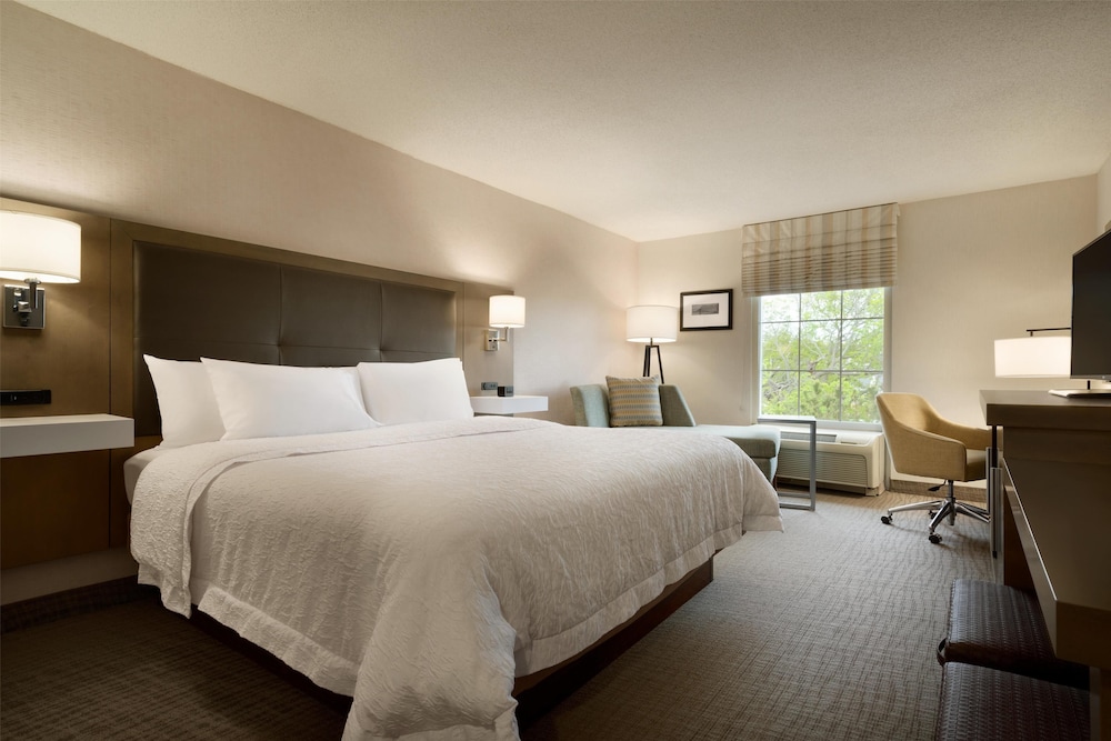 Hampton Inn & Suites Newport Middletown - photo 25