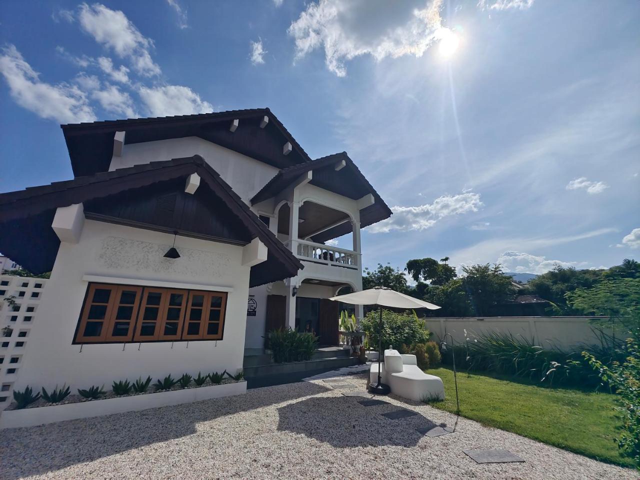 Dalang Nimman House大浪清迈宁曼路4卧4卫独栋别墅 in Chiang Mai, Thailand