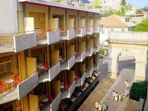 Hotel Colibrì — hotel in Finale Ligure