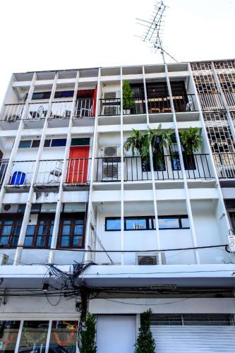 Hidden Habitat Design Guesthouse