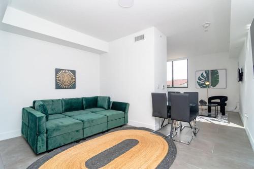 Chic Spacious Studio Miami Stay Near Marlins Park & Brickell — 4-Star Luxury Hotel in Miami, United States