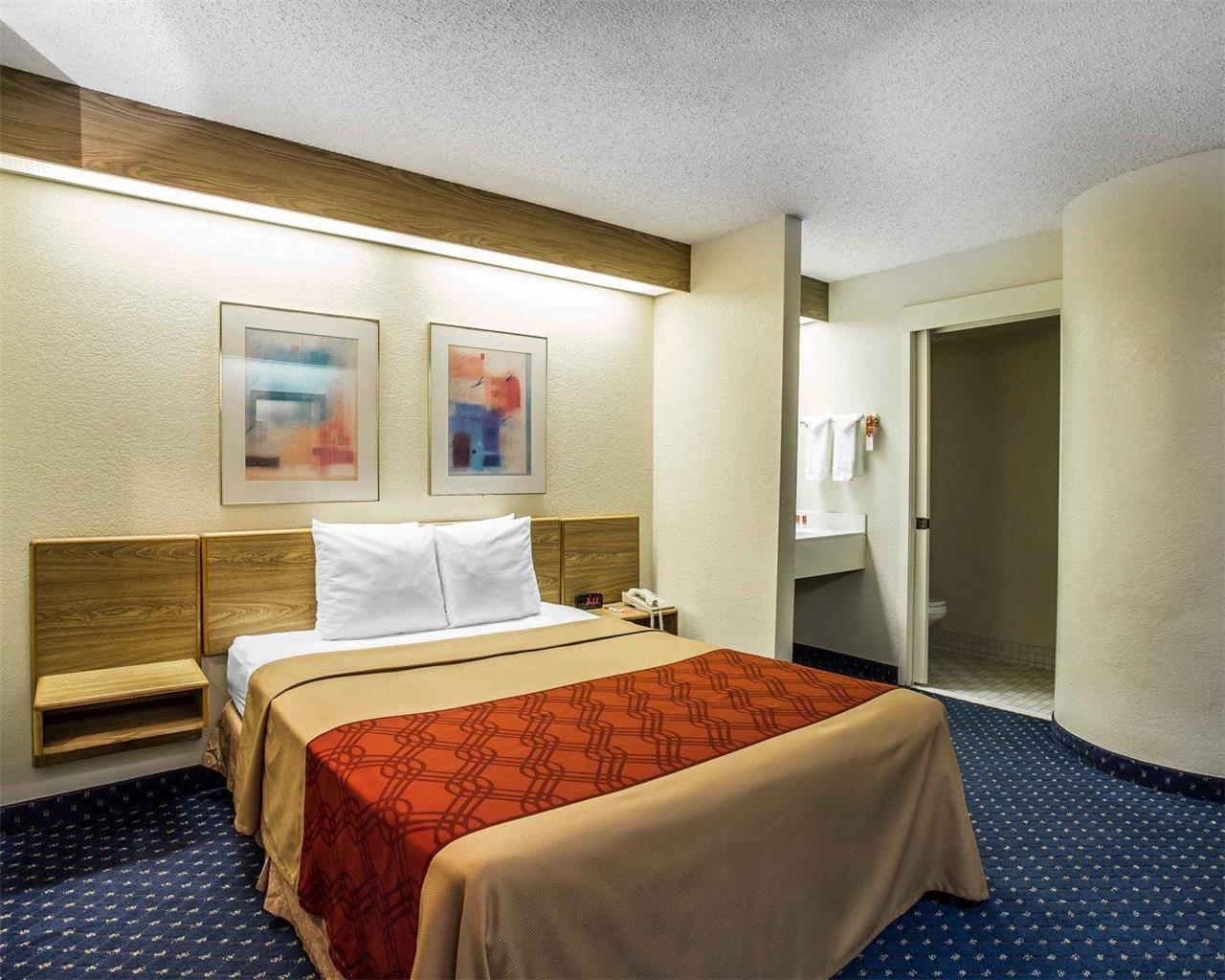 Econo Lodge Denver International Airport - photo 12