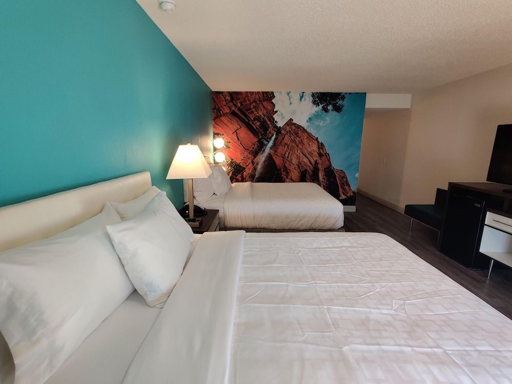 Clarion Pointe Fresno Near Yosemite - photo 23