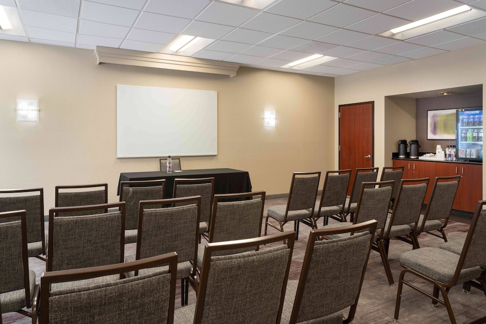 Courtyard by Marriott Miami Airport West Doral - photo 26