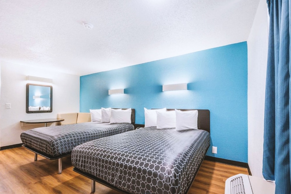 Sky Palace Inn & Suites by Jasper Beeville - featured photo