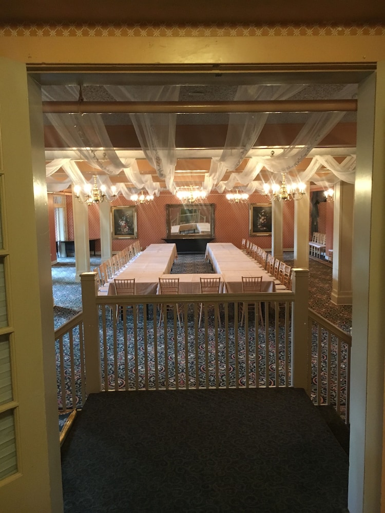 Columbia Gorge Hotel and Spa - photo 28