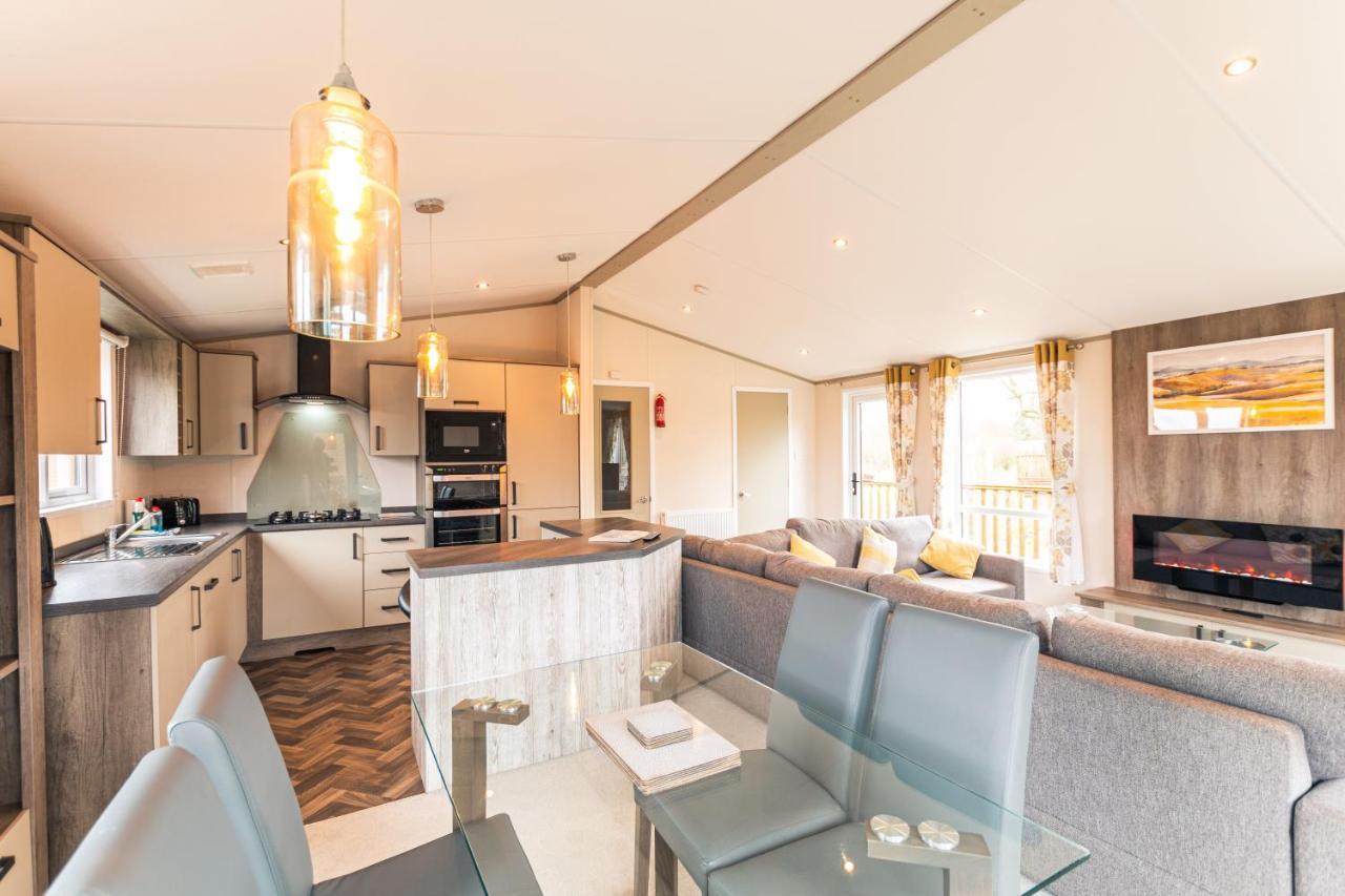 Springwell Lodge With Hot Tub