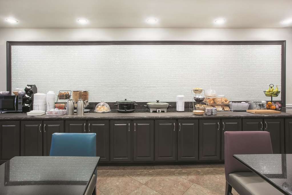 La Quinta Inn & Suites by Wyndham Fort Walton Beach - photo 28