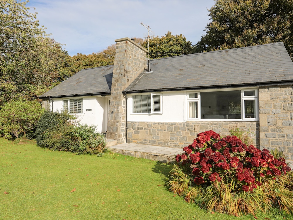 Ty Cerrig - carbon neutral hotel in Pwllheli