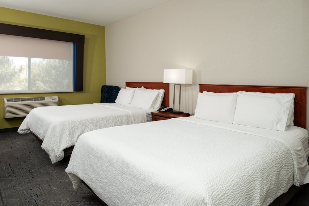 Holiday Inn Express Suites Farmington - photo 35