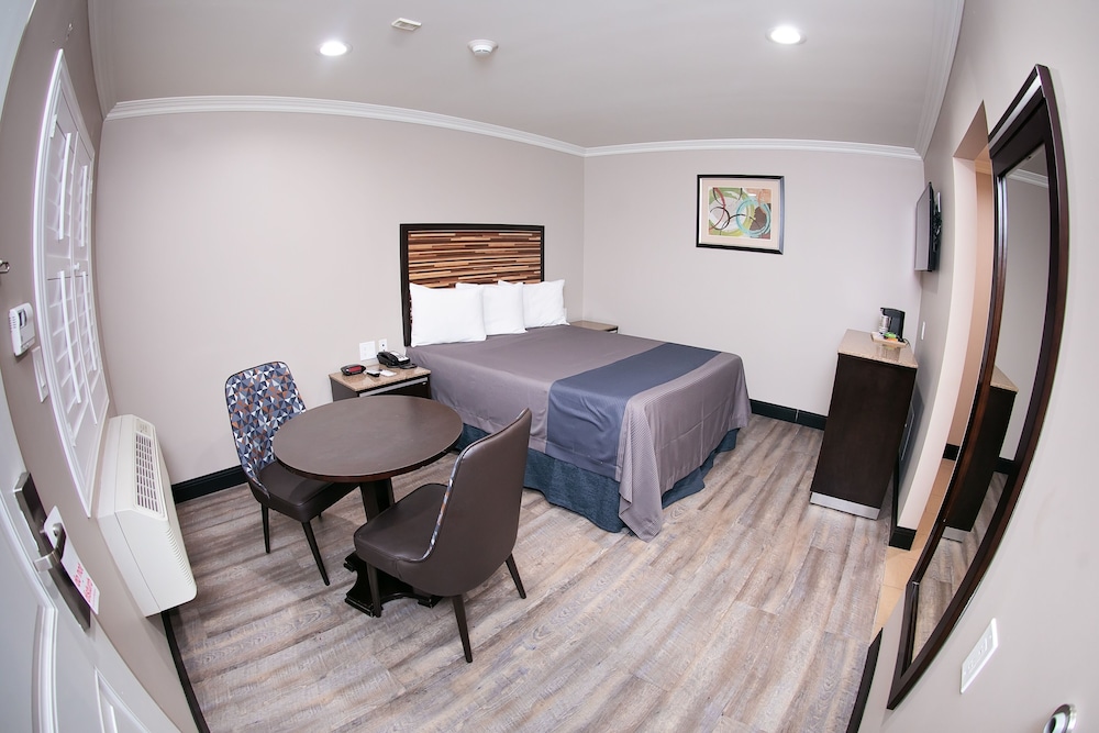 Diamond Bell Inn & Suites - photo 8