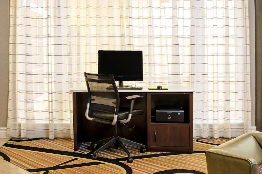 La Quinta Inn & Suites by Wyndham Houston West Park 10 - photo 22