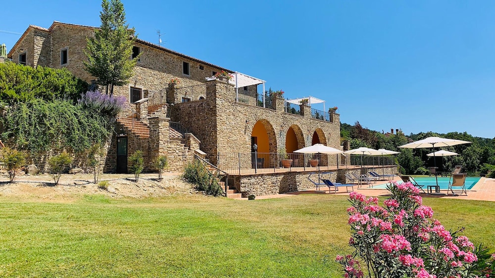 Villa Gosparini — 4-Star Luxury Hotel in Lisciano Niccone, Italy