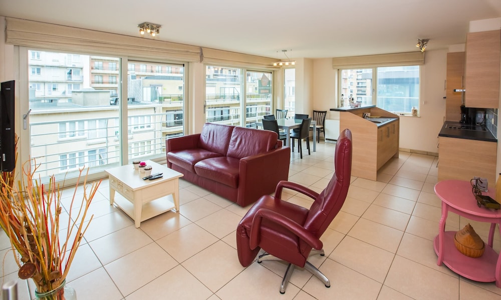 Bright Apartment With Terrace — 4-Star Luxury Hotel in Middelkerke, Belgium