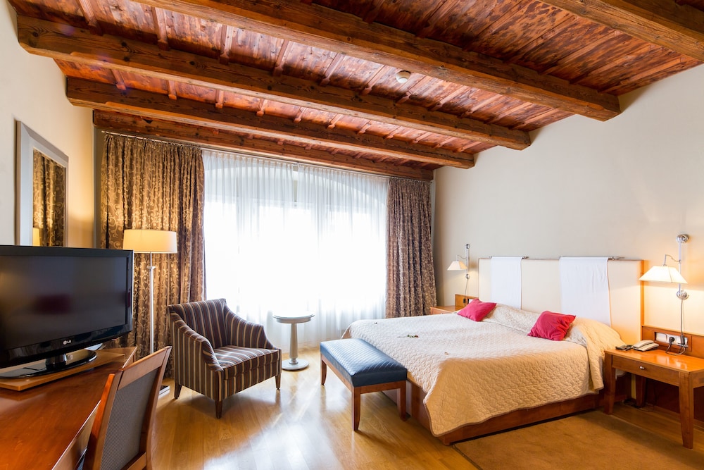 The Golden Wheel - last minute hotel in Prague