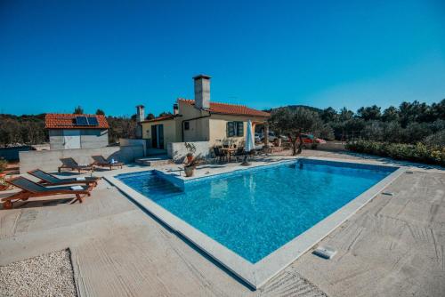 Holiday home Jukan — 4-Star Luxury Hotel in Sibenik, Croatia