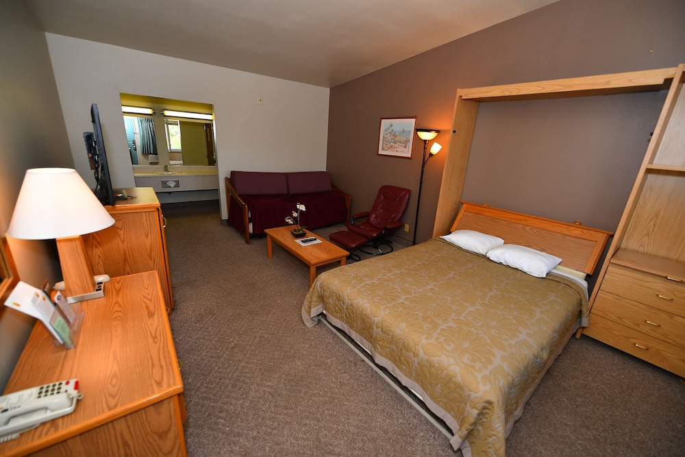 Costa Mesa Inn - photo 19