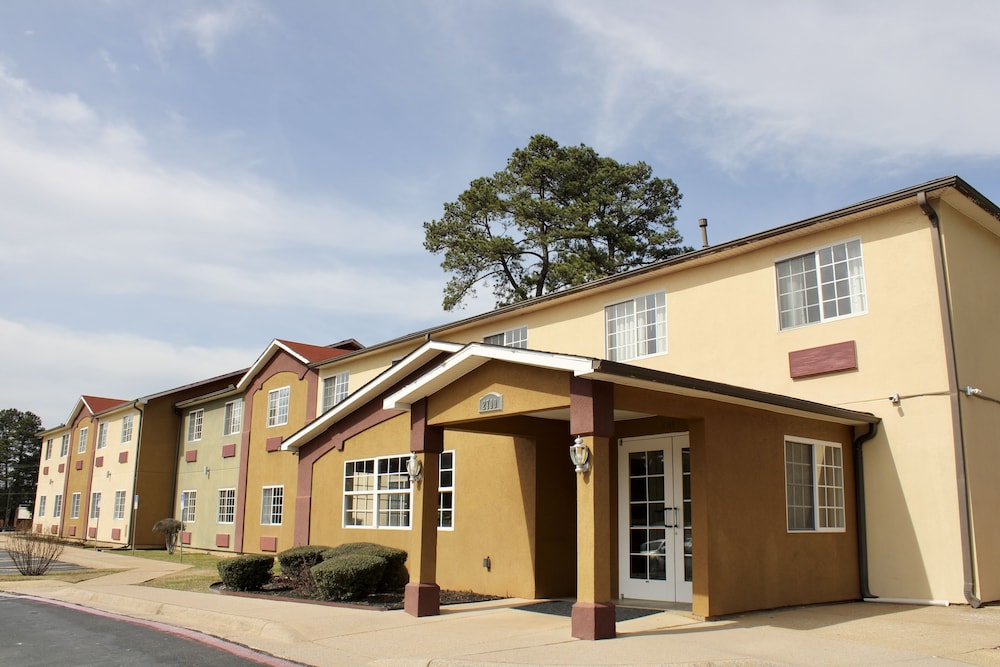 HomeTown Inn & Suites - photo 43