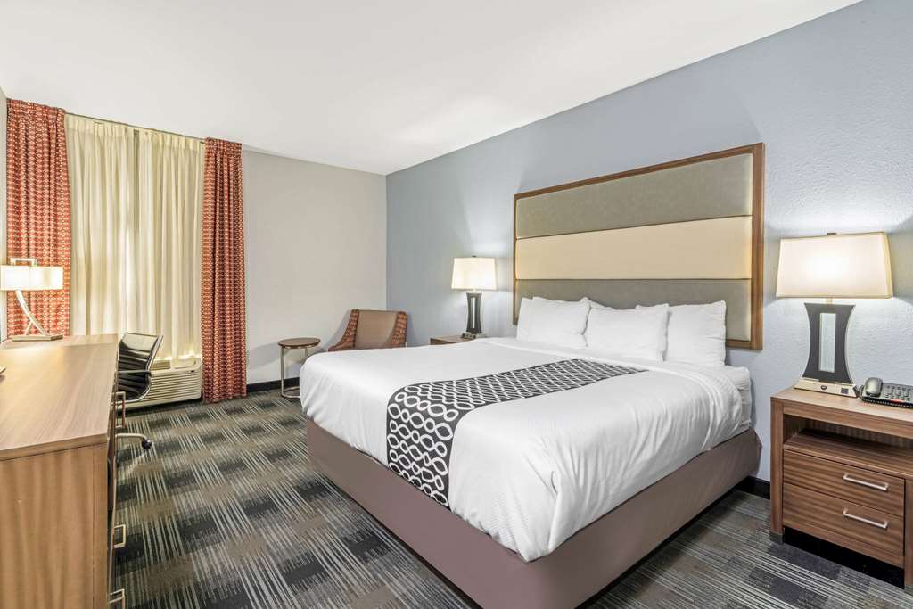 La Quinta Inn & Suites by Wyndham Guthrie - photo 21