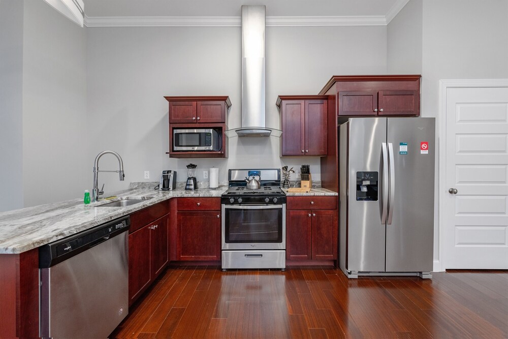 Global Luxury Suites Downtown Pittsburgh - photo 13