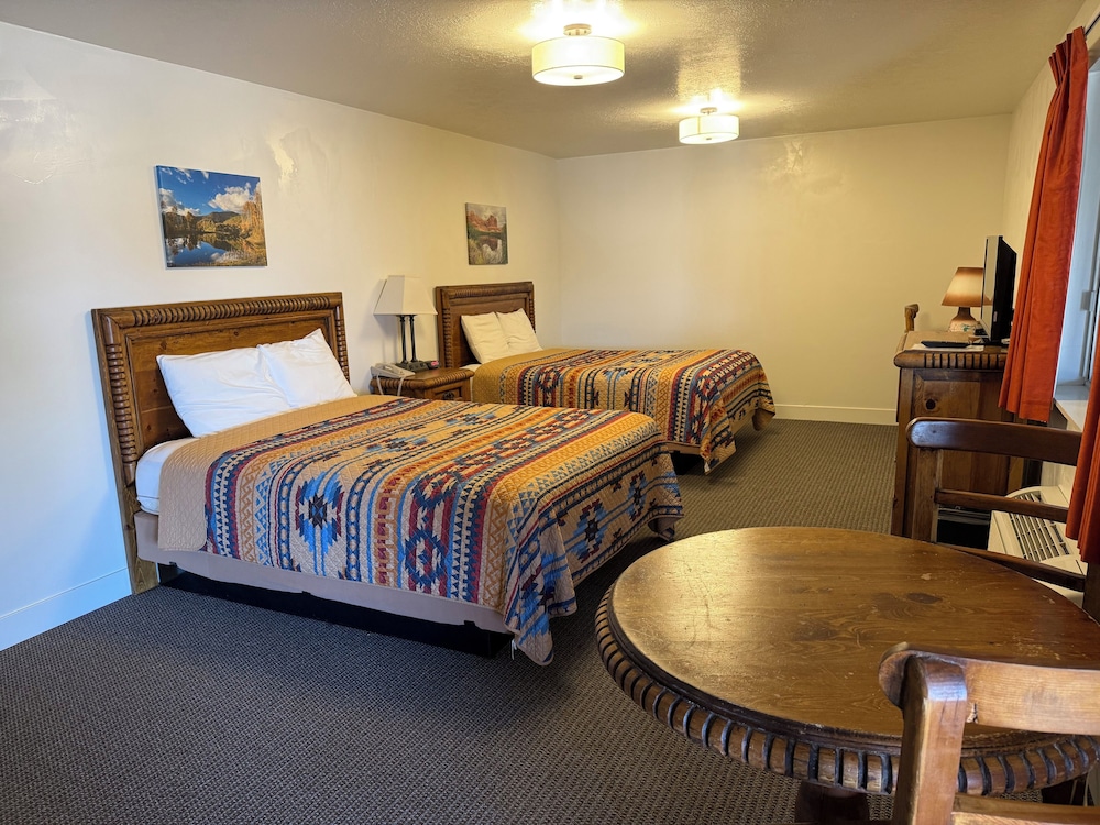 Four Corners Inn - photo 5