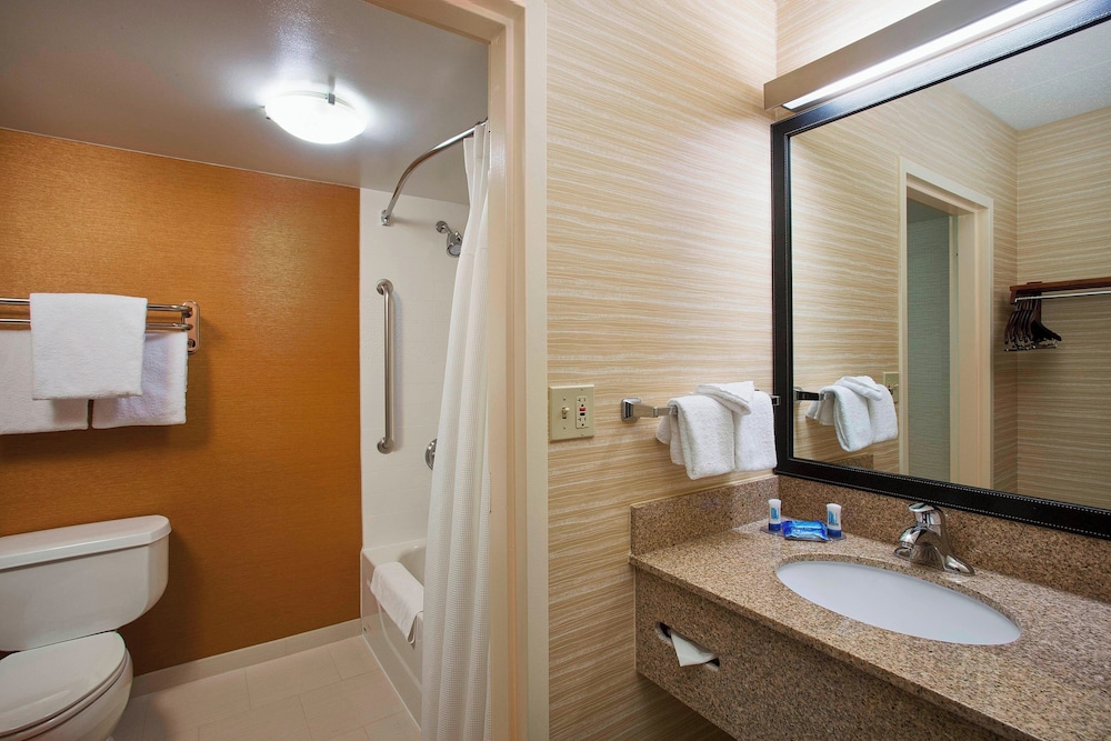 Fairfield Inn and Suites by Marriott Chicago Midway Airport - photo 12